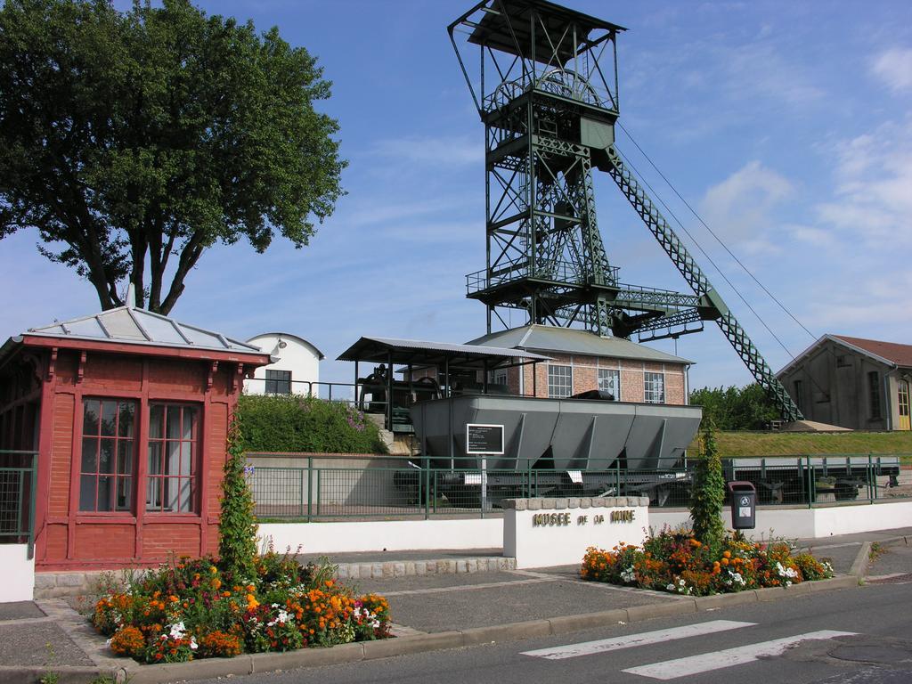 Ibis Budget Montceau Les Mines Hotel Exterior foto